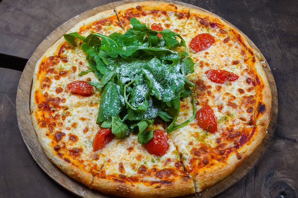 Roka ve cherry domatesli margherita pizza